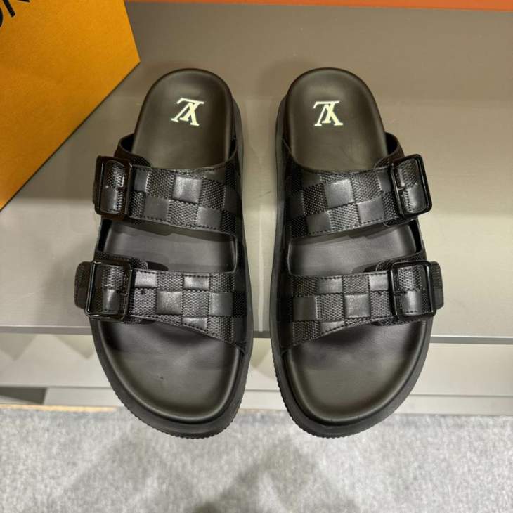 Picture of Louis Vuitton Slippers _SKULVsz38-45mnh0592708